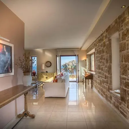 Sleeps 6 Pool Air Con Wifi