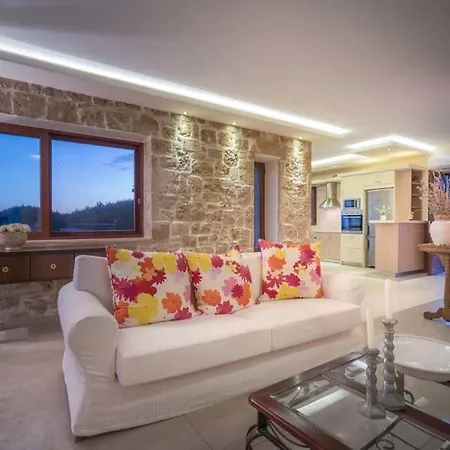 فيلة Sleeps 6 Pool Air Con Wifi Vasilikí