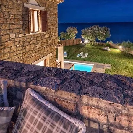 Sleeps 6 Pool Air Con Wifi * Vasilikí