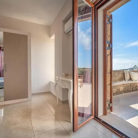 Sleeps 6 Pool Air Con Wifi * Vasilikí