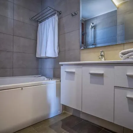فيلة Sleeps 6 Pool Air Con Wifi
