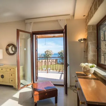 Sleeps 6 Pool Air Con Wifi *